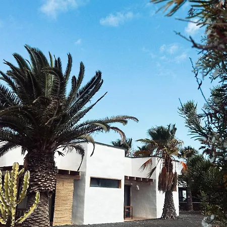 Asulito 400 M2 House With Pool Lajares