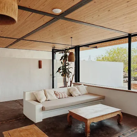 Asulito 400 M2 House With Pool Lajares