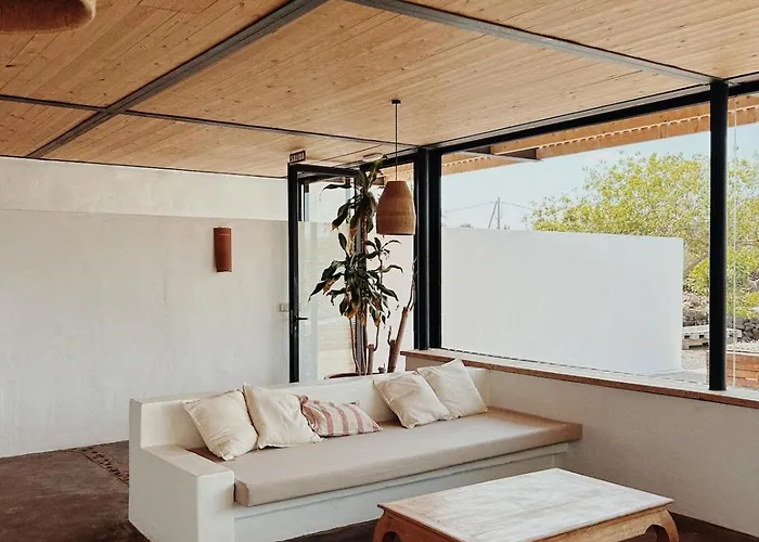 Asulito 400 M2 House With Pool Lajares